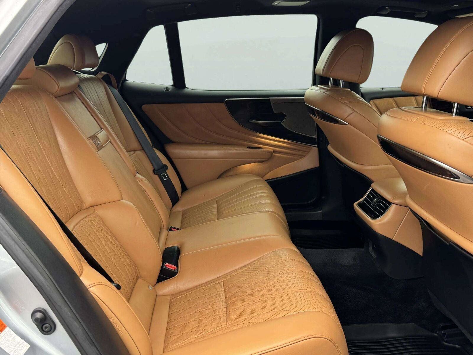 Used 2023 Lexus LS 500 w/ Interior Upgrade Package RWD image 33
