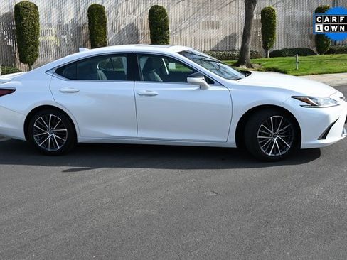 Used 2025 Lexus ES 300h 300h image 3