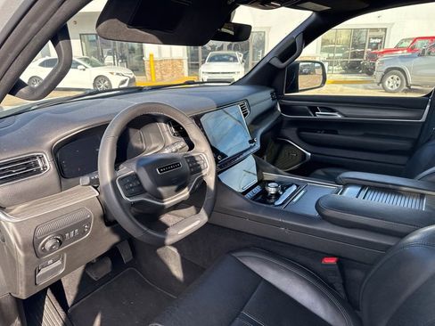 Used 2024 Jeep Wagoneer L Series II w/ Flexible Seating Group image 3