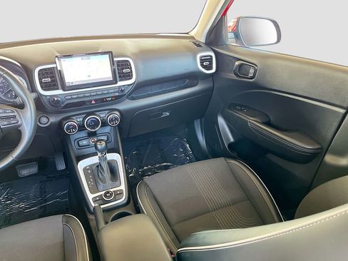 Used 2022 Hyundai Venue Limited FWD image 23