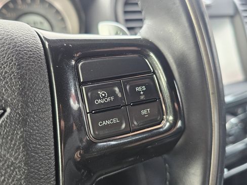 Used 2014 Chrysler 300 C image 28