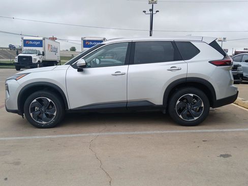 Used 2025 Nissan Rogue SV image 10