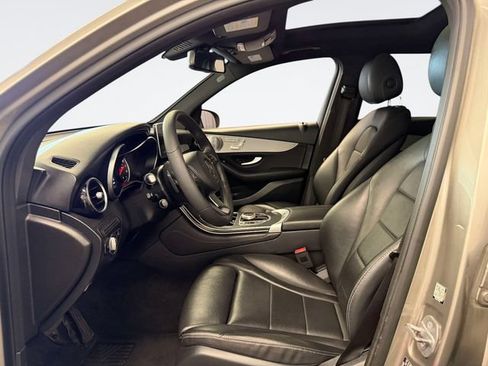 Used 2019 Mercedes-Benz GLC 300 4MATIC image 18