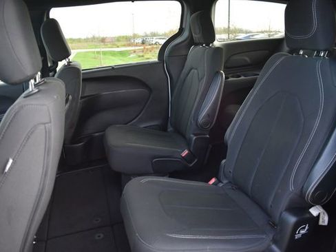 Used 2019 Chrysler Pacifica Touring Plus w/ S Appearance Package FWD image 19