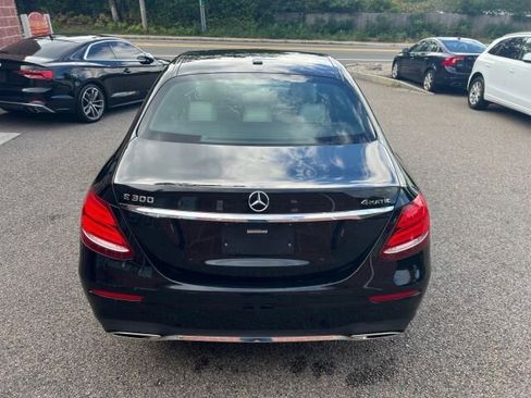 Used 2017 Mercedes-Benz E 300 4MATIC image 4