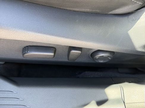 Used 2025 Subaru Outback Limited AWD/4WD image 18