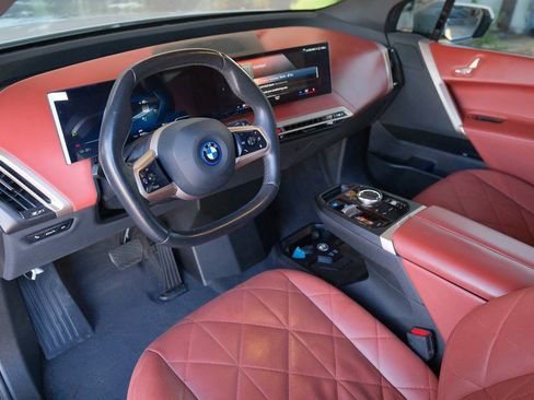 Used 2023 BMW iX xDrive50 w/ Sport Package AWD/4WD image 13