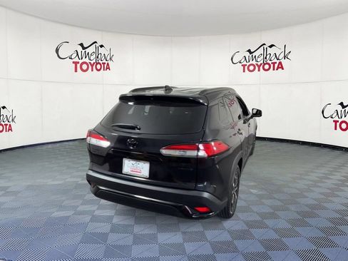 Used 2024 Toyota Corolla Cross AWD Hybrid w/ Moonroof Package image 3