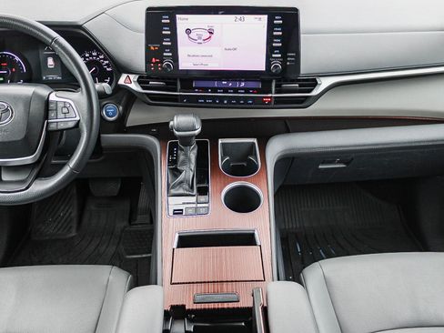 Certified 2023 Toyota Sienna XLE image 13