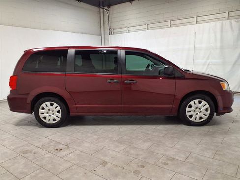 Used 2020 Dodge Grand Caravan SE w/ UConnect Hands-Free Group image 10