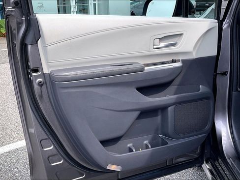 Used 2021 Toyota Sienna XLE FWD image 22
