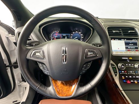 Used 2018 Lincoln MKX Reserve w/ Driver Assistance Package image 17