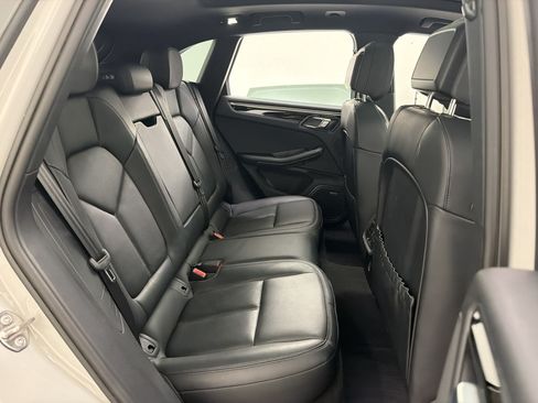 Used 2024 Porsche Macan AWD/4WD image 32