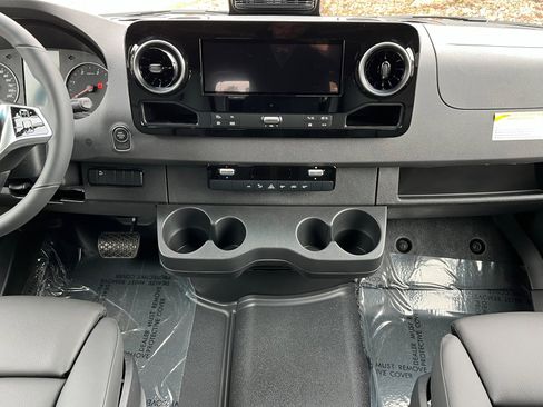 New 2025 Mercedes-Benz Sprinter 2500 image 13