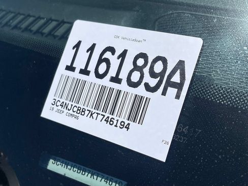 Used 2019 Jeep Compass Latitude FWD image 14