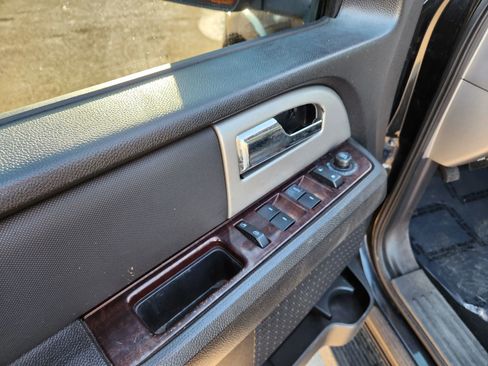 Used 2010 Ford Expedition Limited image 28