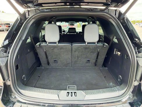 Used 2025 Ford Explorer ST-Line w/ ST-Line Street Pack image 12