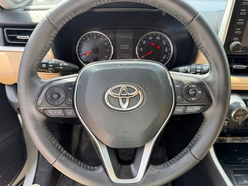 Used 2021 Toyota RAV4 XLE Premium image 26