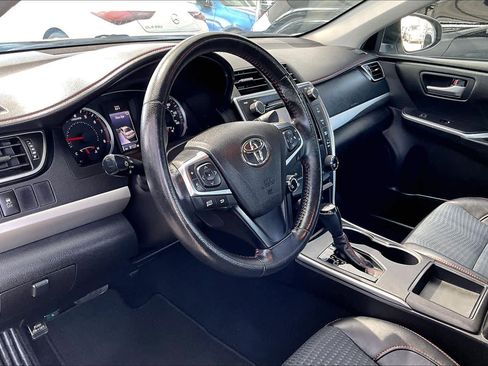 Used 2015 Toyota Camry SE w/ Moonroof Package image 18