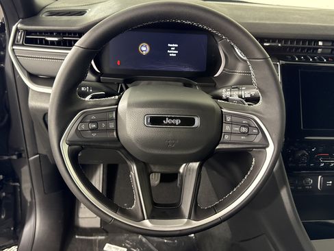 New 2025 Jeep Grand Cherokee L Altitude image 16