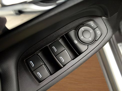 Used 2019 Chevrolet Equinox Premier image 11