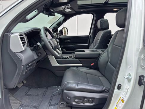 Used 2023 Toyota Sequoia Platinum AWD/4WD image 17
