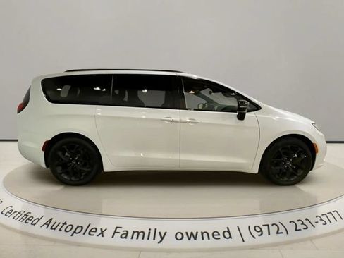 Used 2026 Chrysler Pacifica Limited w/ S Appearance Package FWD image 6