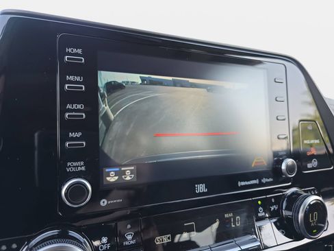 Used 2020 Toyota Highlander Limited FWD image 24