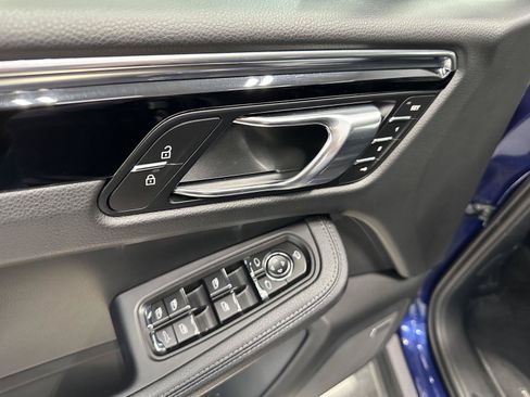 Certified 2026 Porsche Macan AWD/4WD image 16