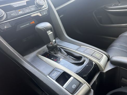 Used 2017 Honda Civic Touring image 16