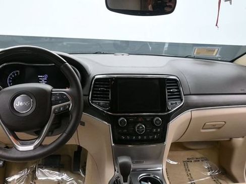Used 2020 Jeep Grand Cherokee Overland AWD/4WD image 22