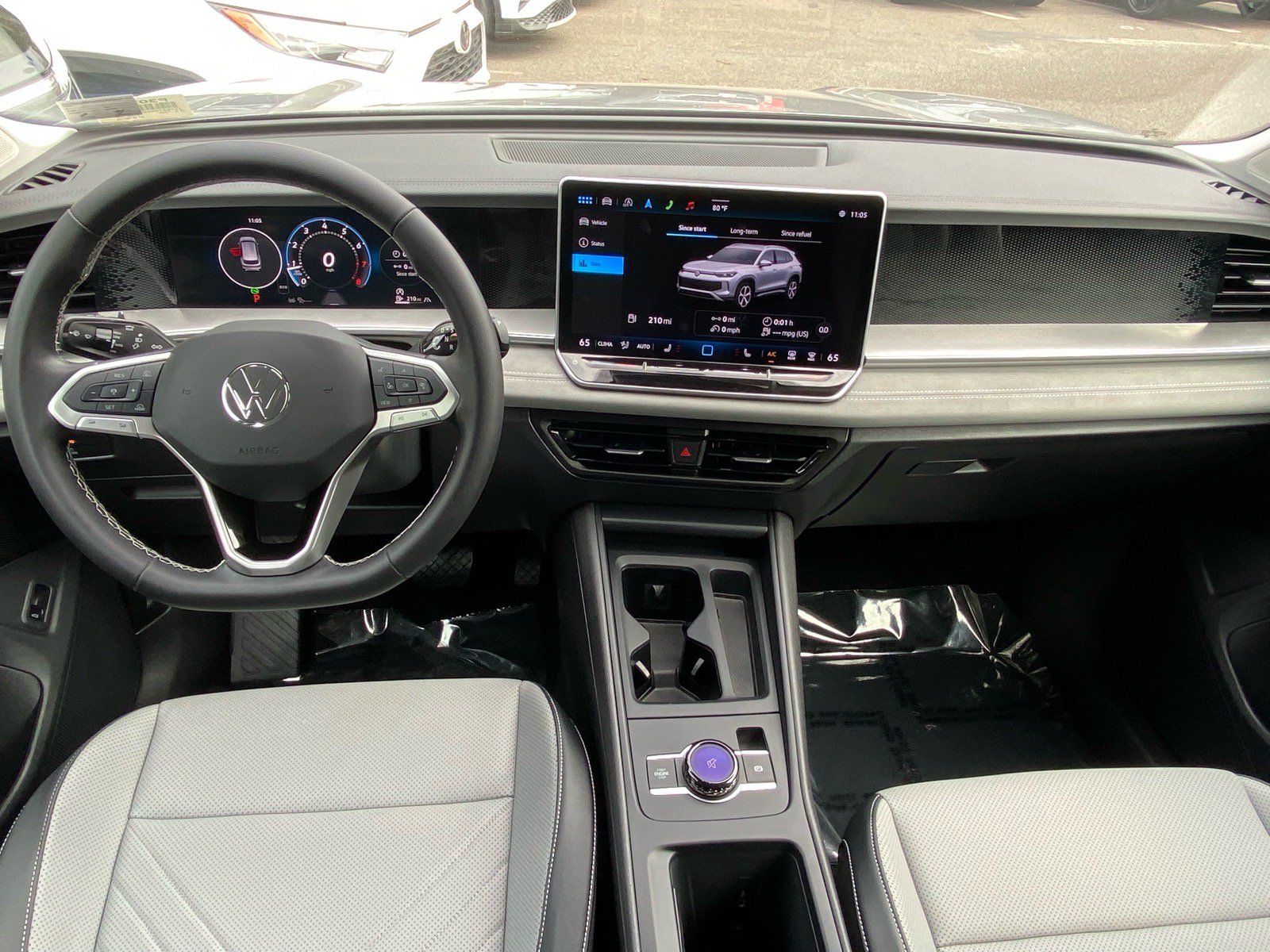 Certified 2025 Volkswagen Tiguan SE AWD/4WD image 11
