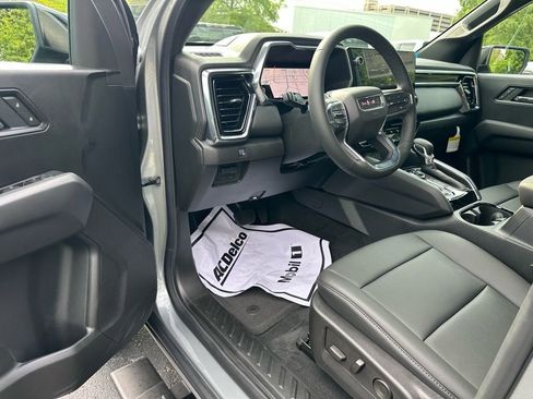 New 2025 GMC Canyon Elevation w/ Convenience Package image 4