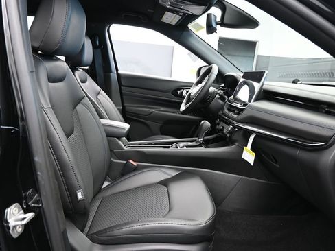 New 2026 Jeep Compass Latitude image 38