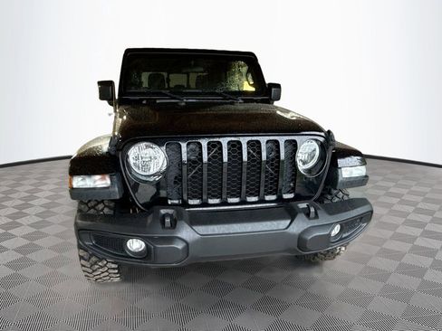Used 2022 Jeep Gladiator Sport image 2