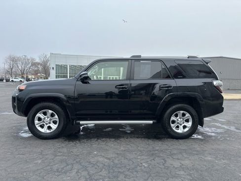 Used 2024 Toyota 4Runner SR5 Premium w/ Moonroof Package image 4