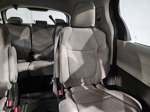 Used 2024 Toyota Sienna LE image 14