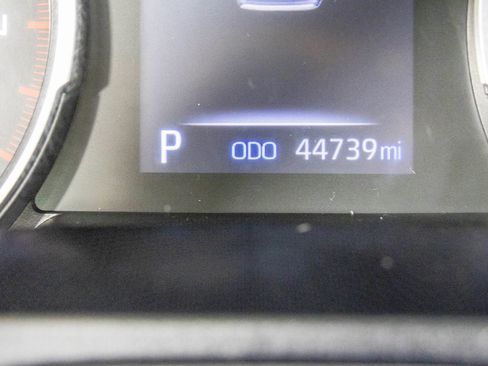 Used 2022 Toyota RAV4 XLE Premium image 31