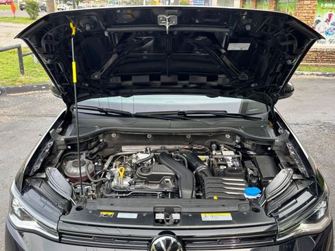 Used 2025 Volkswagen Taos SE image 33