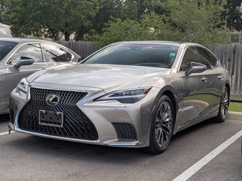 Used 2022 Lexus LS 500 w/ Interior Upgrade Package RWD image 3