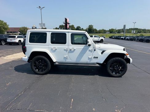 Used 2021 Jeep Wrangler Unlimited Sahara AWD/4WD image 2
