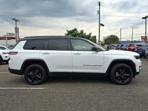 Used 2022 Jeep Grand Cherokee L Laredo AWD/4WD image 7