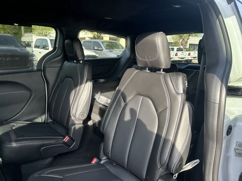 New 2026 Chrysler Pacifica Select image 57