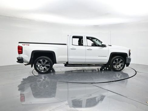 Used 2018 Chevrolet Silverado 1500 LT image 2
