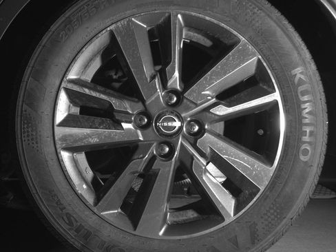Used 2025 Nissan Versa SV FWD image 14