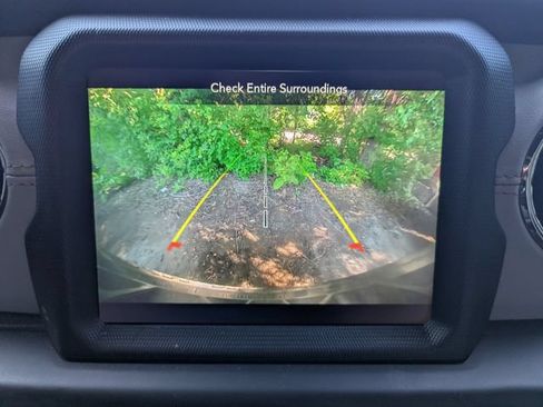 Used 2023 Jeep Wrangler Unlimited Sahara AWD/4WD image 5