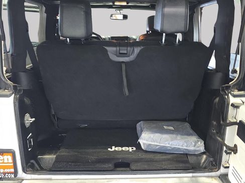 Used 2015 Jeep Wrangler Sahara w/ Connectivity Group AWD/4WD image 15