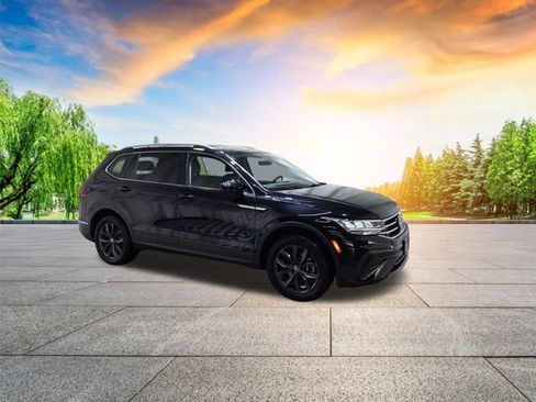 Certified 2023 Volkswagen Tiguan SE AWD/4WD image 2
