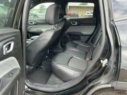 Used 2024 Jeep Compass Latitude AWD/4WD image 13