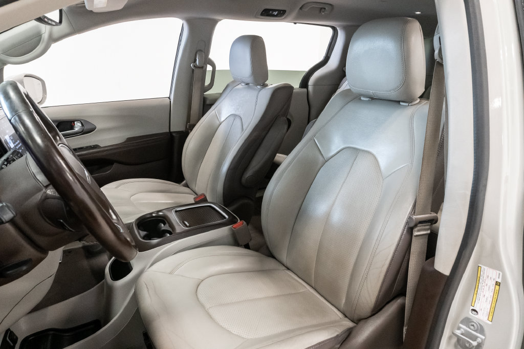 Used 2019 Chrysler Pacifica Touring-L Plus w/ Advanced Safetytec Group FWD image 9